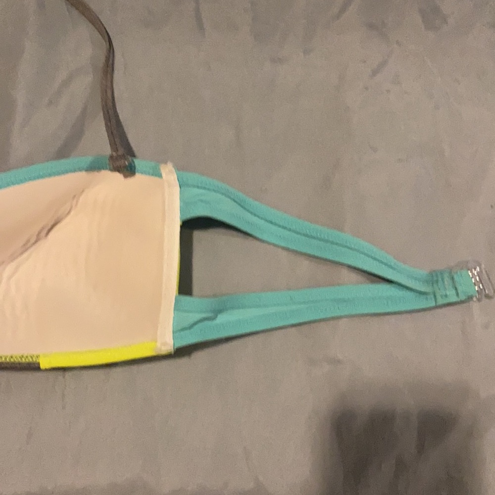 🌸3/$15 Halter Bikini Top w/ removable strap - Picture 7 of 9